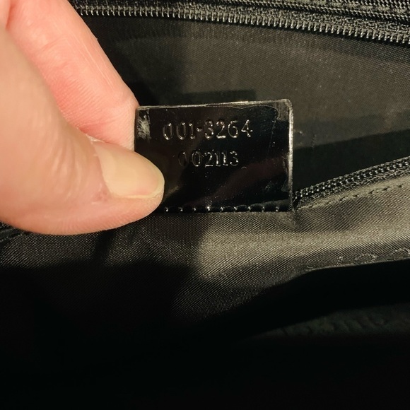 Gucci Shoulder Bag - Picture 6 of 11